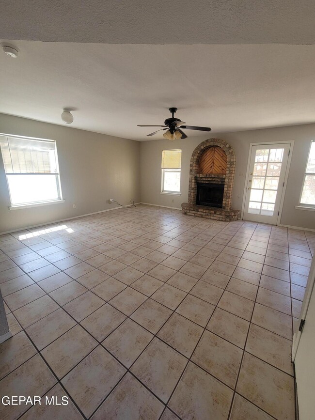 Photo - 3200 Mountain Ridge Dr