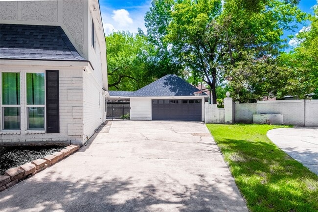Building Photo - 5607 Court of York Rental