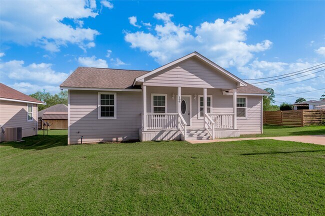 Photo - 100 Shorewood Dr