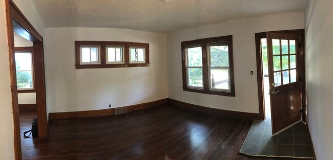 Photo - 819 Wyandotte Ave