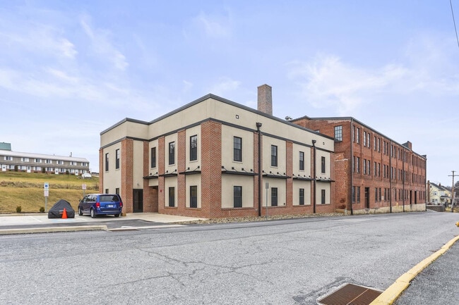 Lombard Commons