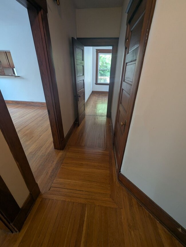 Photo - 3111 Linwood Ave Unit 1