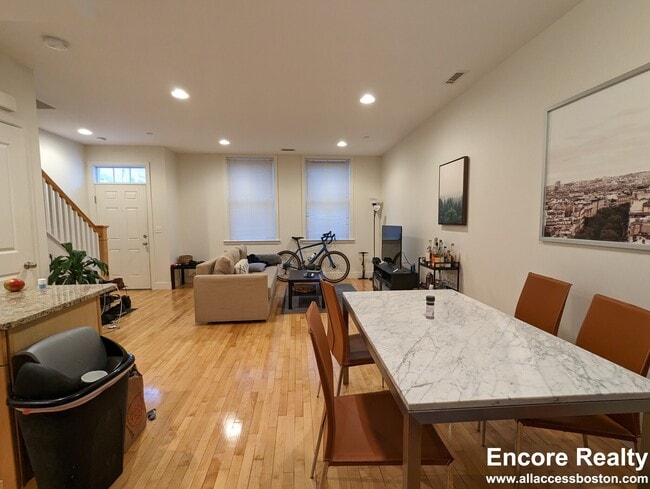 Building Photo - 110 Second St. Unit 112