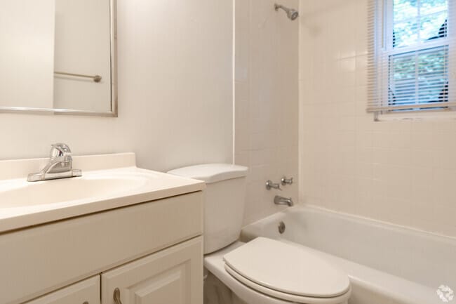 2BR,1BA-726SF - Poplar West Apartments