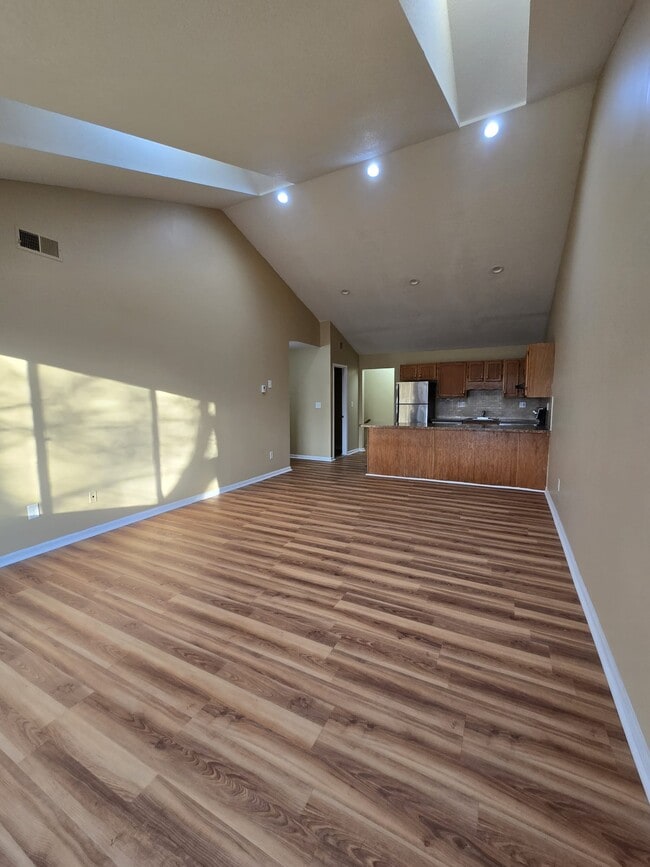 Building Photo - 463 Whalley Ave Unit L