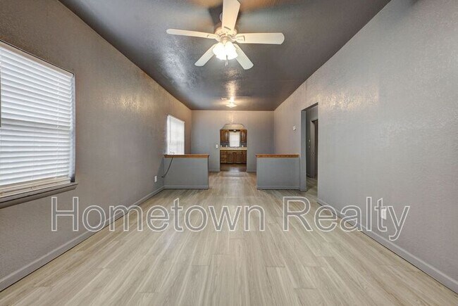 Photo - 321 SE 25th St