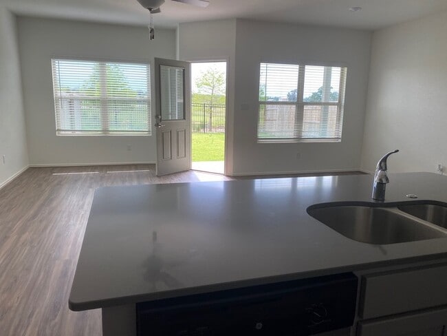 Photo - 162 Andross Ln Unidad 162
