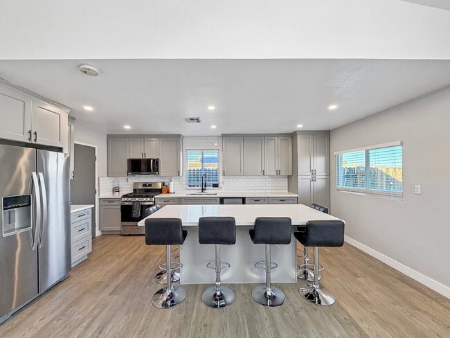 Photo - 460 River Valley Ave