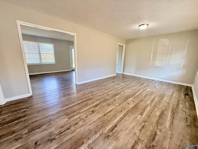 Photo - 1576 Hobbs Island Rd SE