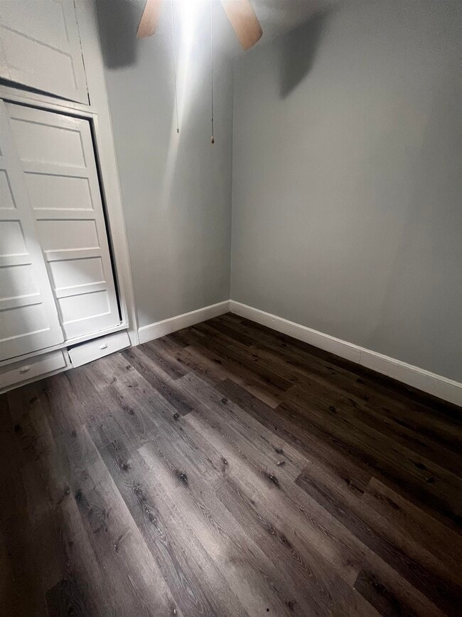 Photo - 46 49th St