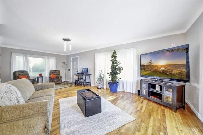Photo - 195 Tyler St