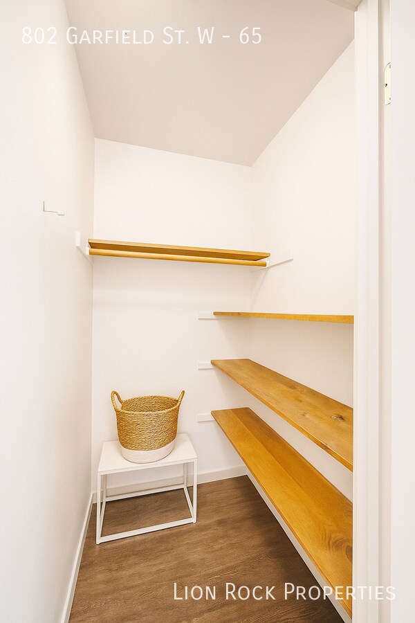 Photo - 802 Garfield St W Unidad 65