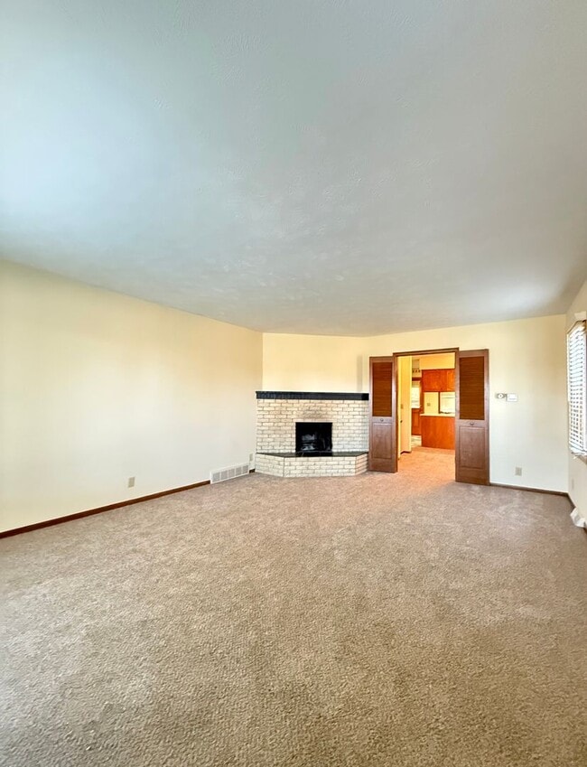 Photo - Spacious 3 Bedroom Duplex! Available Now!