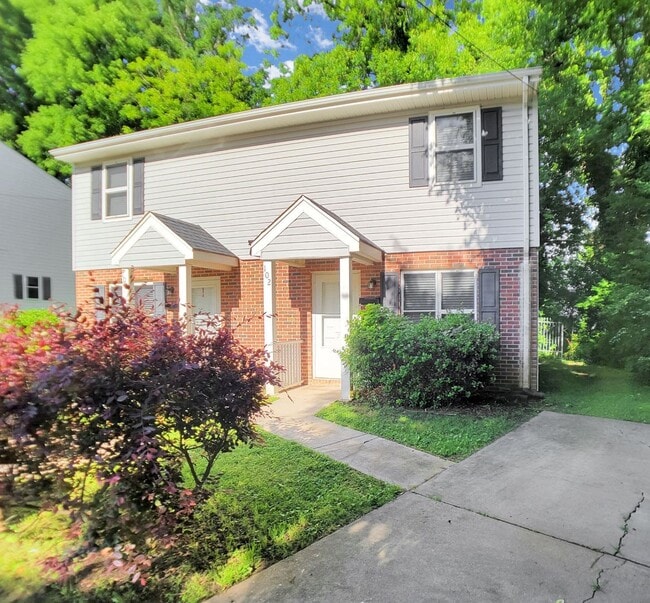 Building Photo - ELLG715 Unit 102