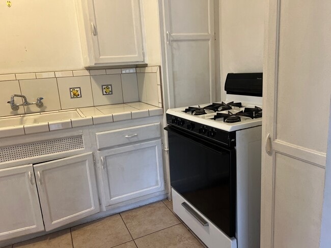 Photo - 883 N Hoover St Unit 883