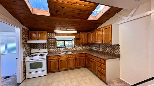 Building Photo - Beautiful Home Located in the City of Orange
