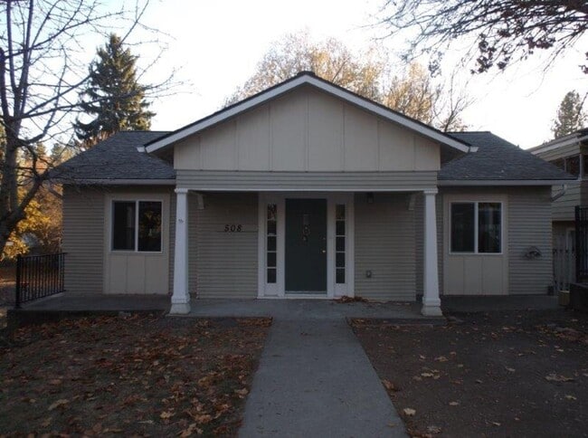 Building Photo - Move in Special! Large Beautiful South Hil... Rental