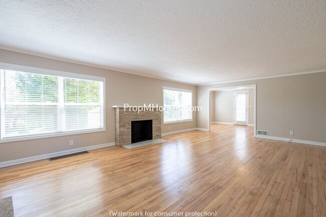 Photo - Updated Three Bedroom Home in Milwaukie Heights!