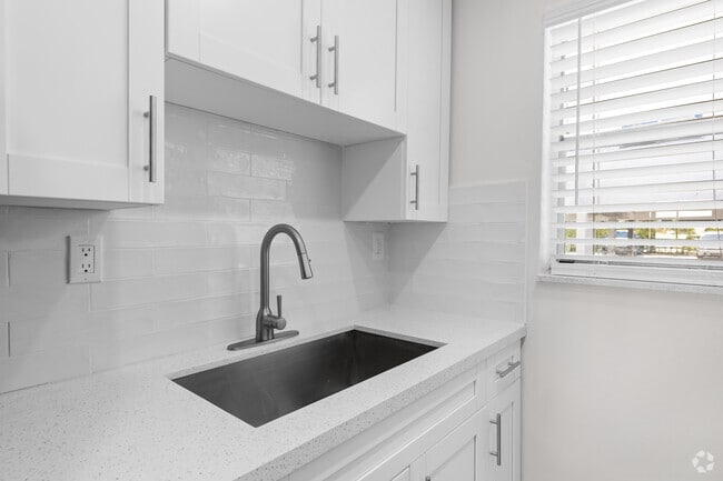 2BR, 1BA - 1,000SF - Kitchen