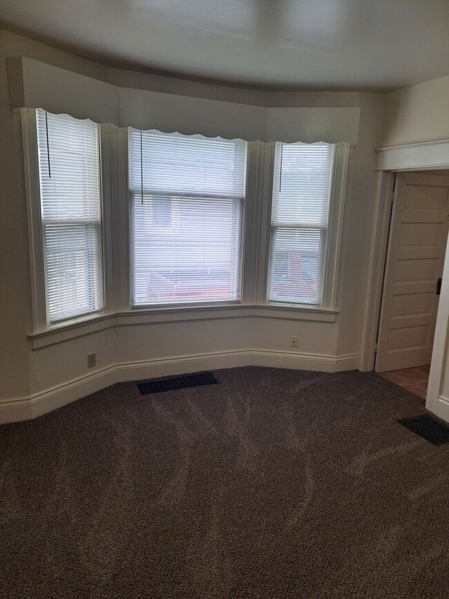 Photo - 4 Bedroom near Lakeside Park