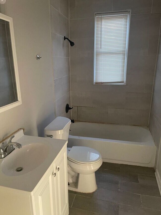 Photo - 3BR 1BA Home w/ Central A/C • W/D Hookups • Off-Street Parking in Memphis