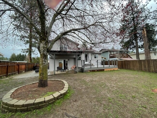 Building Photo - Davis Park Split Level Home (APP#162)