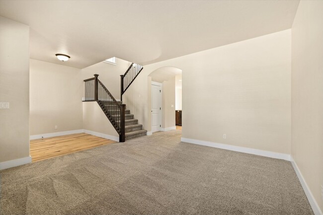 Photo - Spacious 5-Bedroom Home (plus bonus room) ...