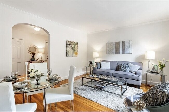 Building Photo - 60 Sutherland Rd Unit #1