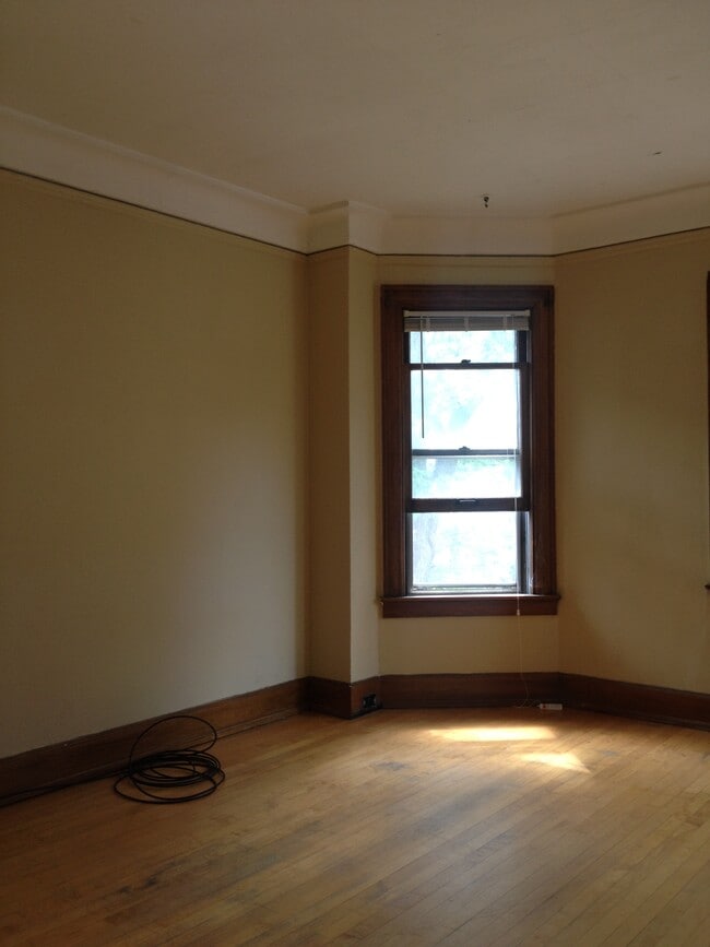 Photo - 3220 N Oakland Ave Unit UPPER