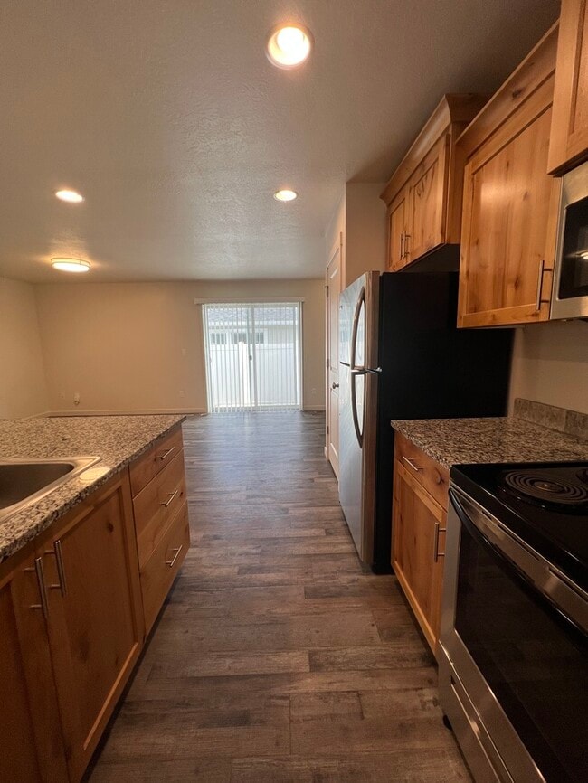 Building Photo - Stunning 3 Bed, 2 Bath Townhome in Desirable Nampa Location!