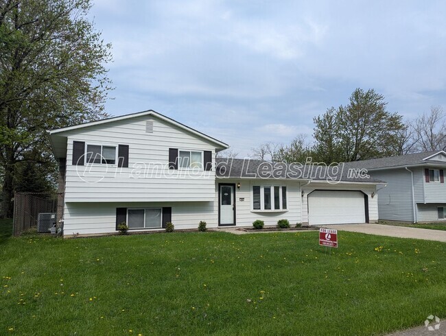 Building Photo - Spacious Split-Level Home with Updates in ...