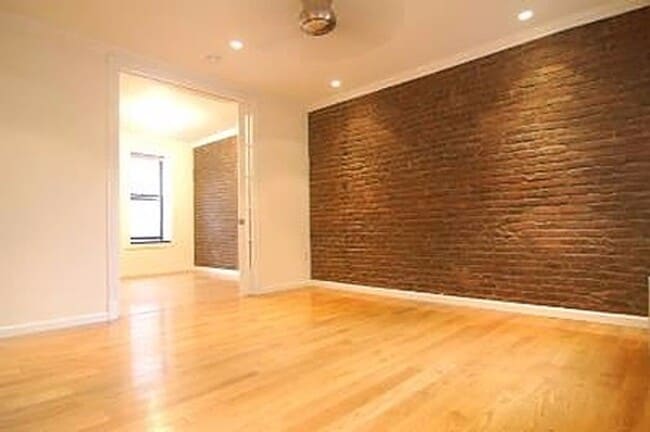 Building Photo - Upper Carnegie Hill adj, Close to E.96th Q: E 100th St btw 2nd/1st Ave 3BR, Elevator, W/D, SS App...