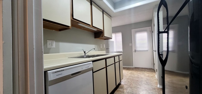 Photo - Cozy 2 bed 1.5 Bath Condo With Car Port