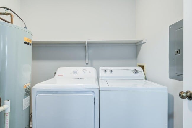 Wexford Lakes Apartments and Townhomes