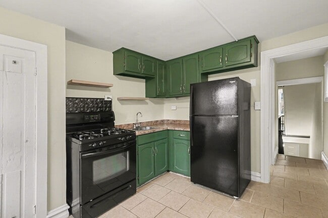 Building Photo - One bed, partially furnished, all utilities included Unit 165 E Pomfret Apt 2