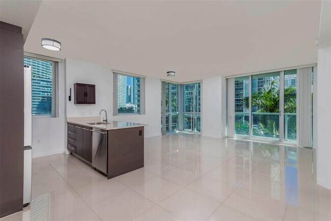 Building Photo - 500 Brickell Ave Unit 401