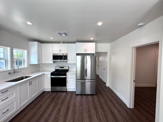 1456-1460 N. Ricardo St.