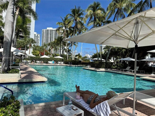 Photo - 3610 Yacht Club Dr Unidad 312