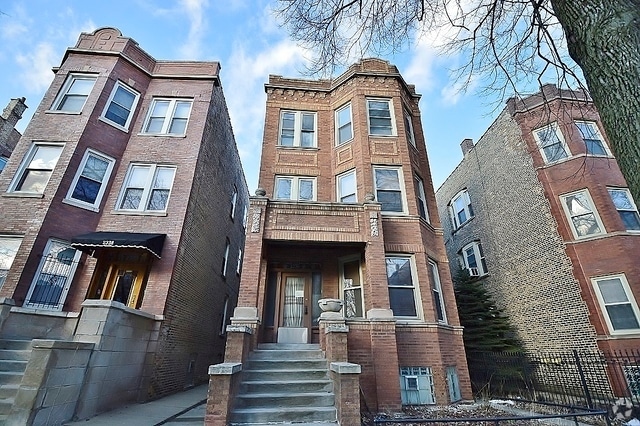 Building Photo - 2336 W Iowa St Unit 1F Rental