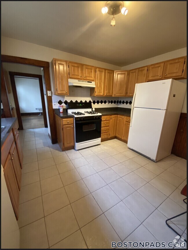 Building Photo - 178 Calumet St Unit 1 Rental