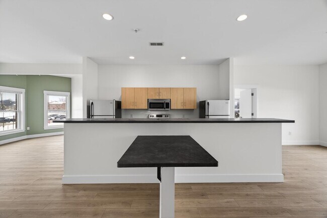 116 E 3rd St Unit 300