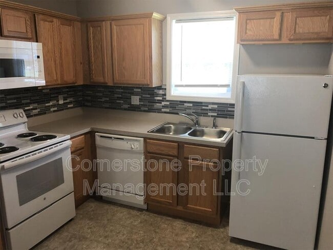 Photo - 8285 Center Dr