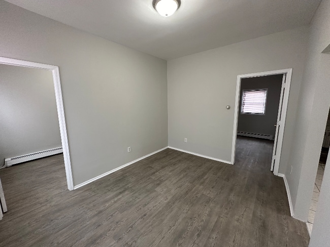 Photo - 1131 Main St