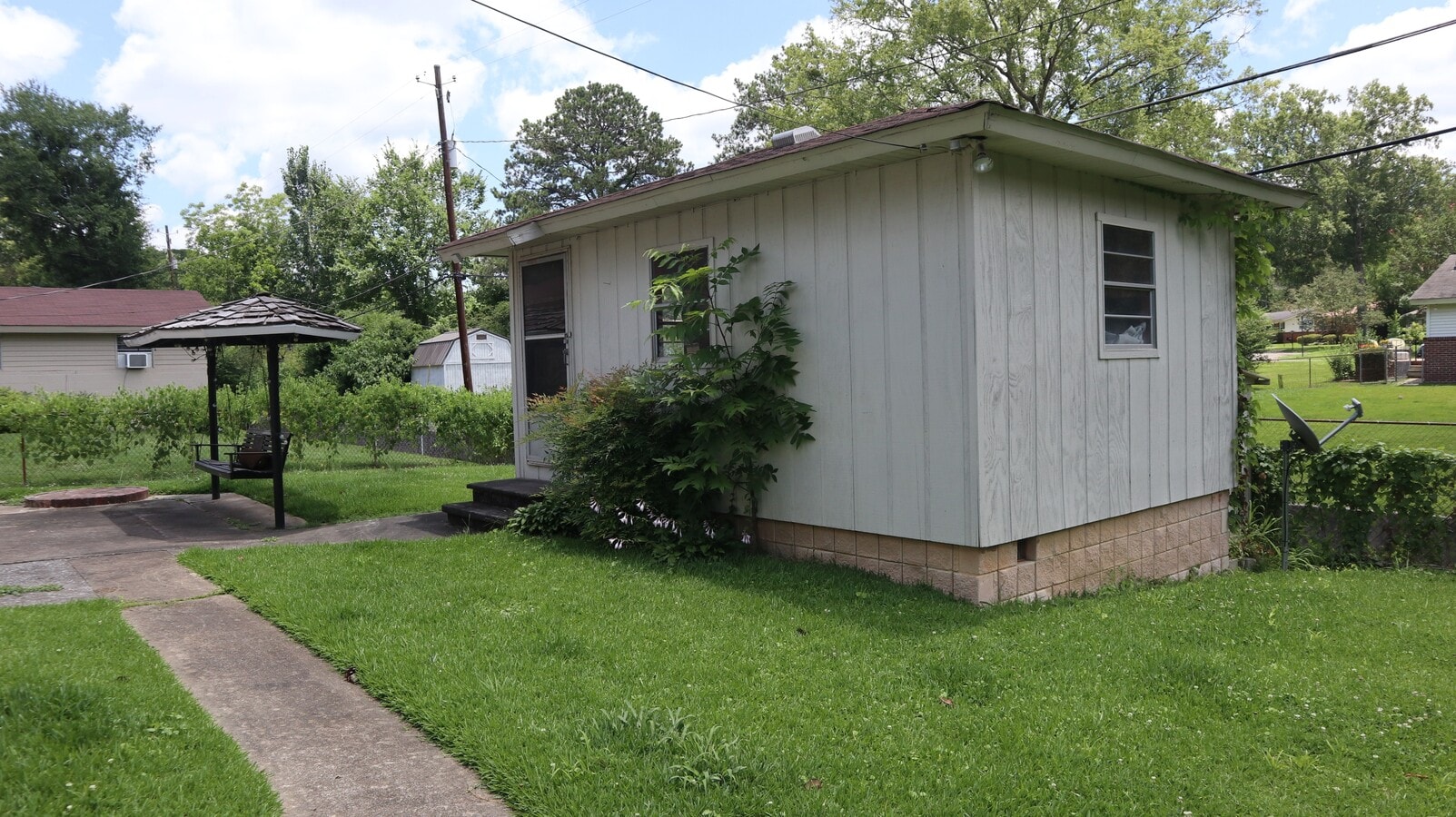 Photo - 225 Hillmoor Ln