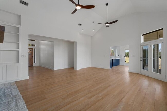 401 Roy Creek Ln