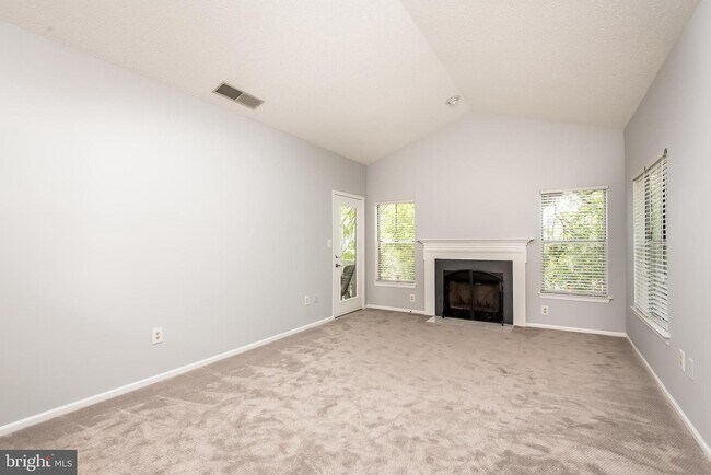 Photo - 6011 Rosebud Ln Unidad 203