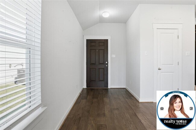 Photo - 224 Gidran Trail