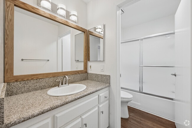 2BR, 1BA - 860SF - Bathroom