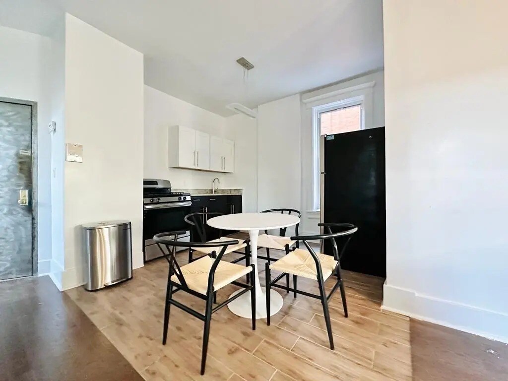 Furnished room/NOT APARTMENT - Furnished room/NOT APARTMENT