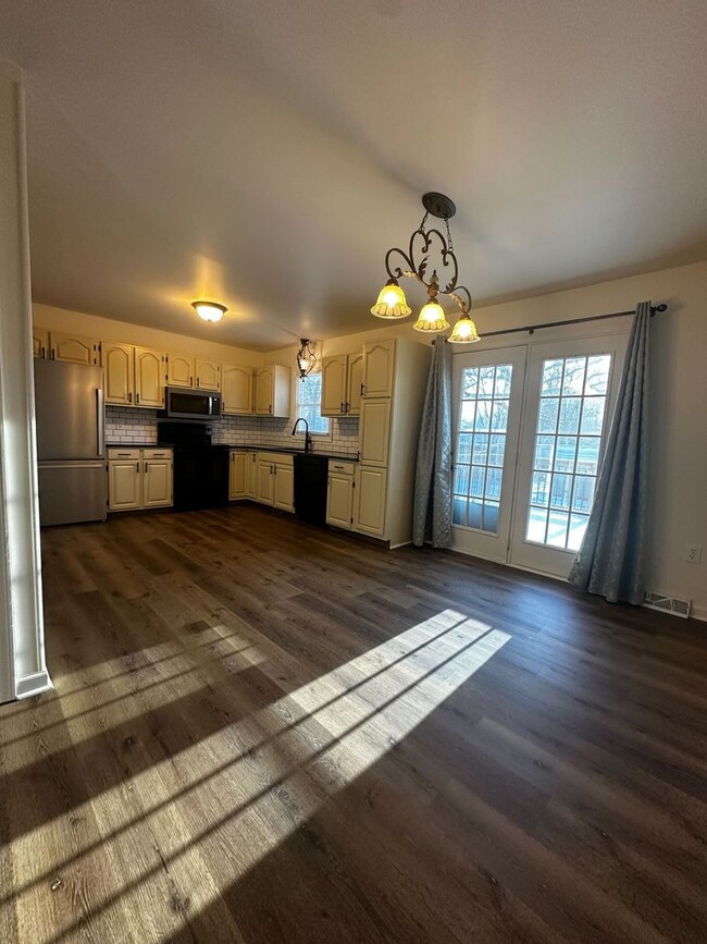 Lititz Townhome Ready to Rent NOW! - Lititz Townhome Ready to Rent NOW!